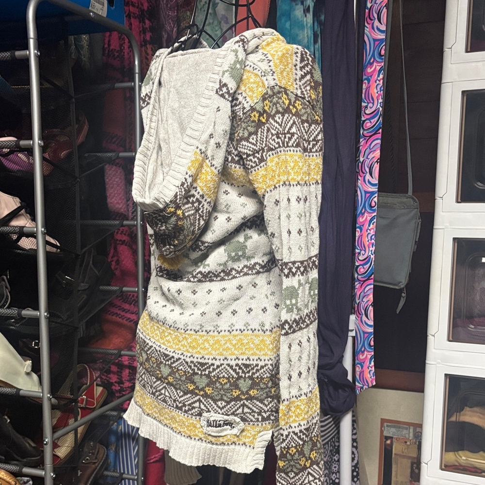 Billabong V-Neck Sweater with Cream, Yellow, and Green Patterns - Picture 4 of 7